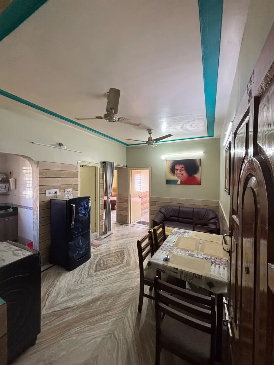 Spacious 2 BHK Apartment with Garage Option in Prime Pradhan Nagar